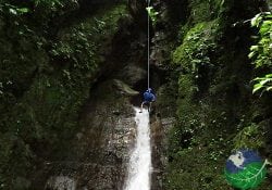 adrenalinum maximus canyoneering near la fortuna waterfall