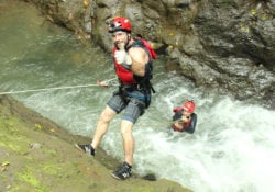 Gravity Falls – Waterfall Jumping with Desafio